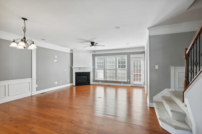 Building Photo - Beautiful townhouse in Westbury at Vinings...