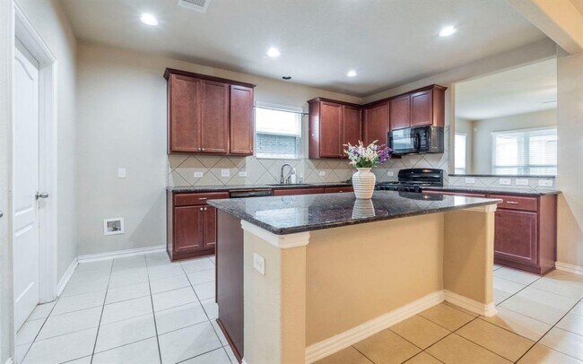 Building Photo - 8021 Arezzo Dr