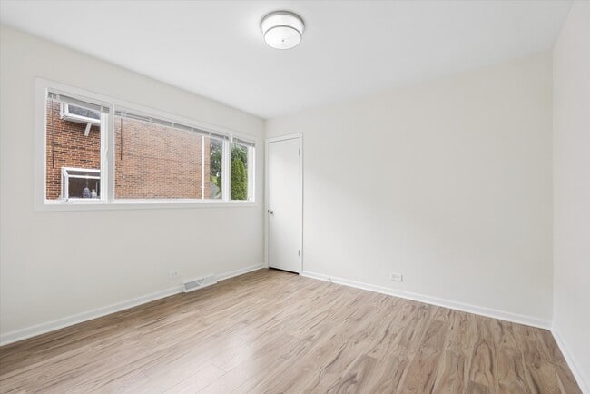 Building Photo - 801 Barnsdale Rd