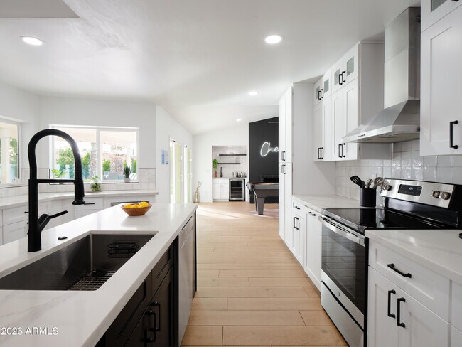 Building Photo - 15218 N 61st St