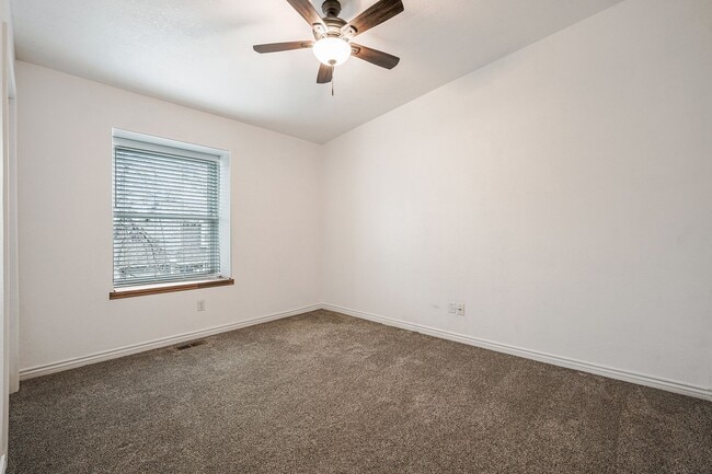 Building Photo - 3 Bedroom 2.5 Bathroom is Old Town Arvada