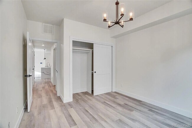 Building Photo - Luxury 2Bd/2Ba Corner Condo in Louisville