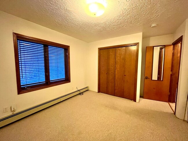 Building Photo - Cat friendly condo for rent in University West