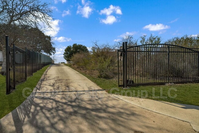 Building Photo - 7033 Robin Hood Way