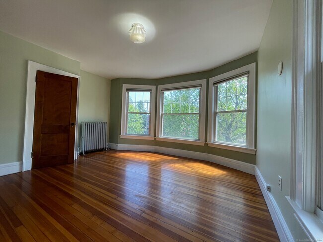 Building Photo - 809 Edgewood Ave