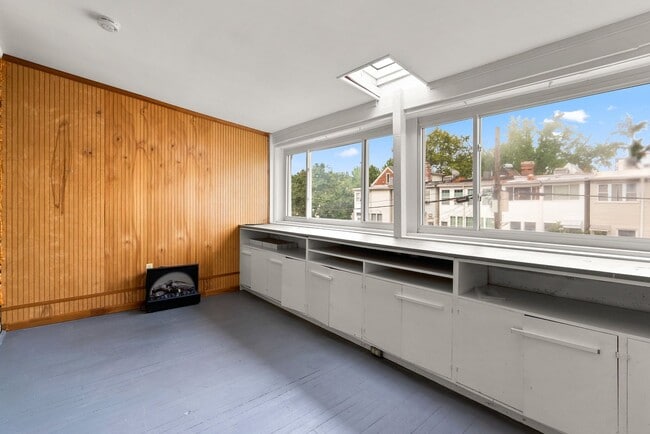 Building Photo - 3 Bed 2 Bath - Glover Park Row Home - Fini...