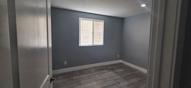 Building Photo - 60(1662B)