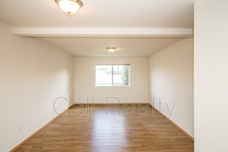 Building Photo - 2105 N Eden Rd
