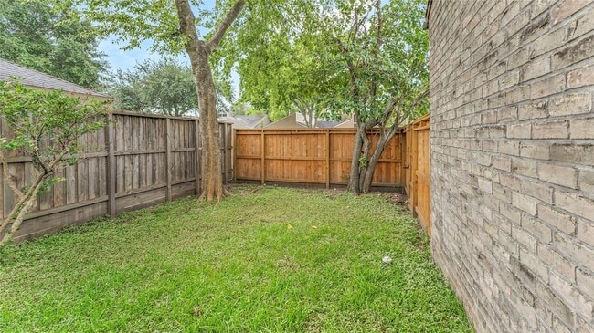 Building Photo - 10919 Paulwood Dr