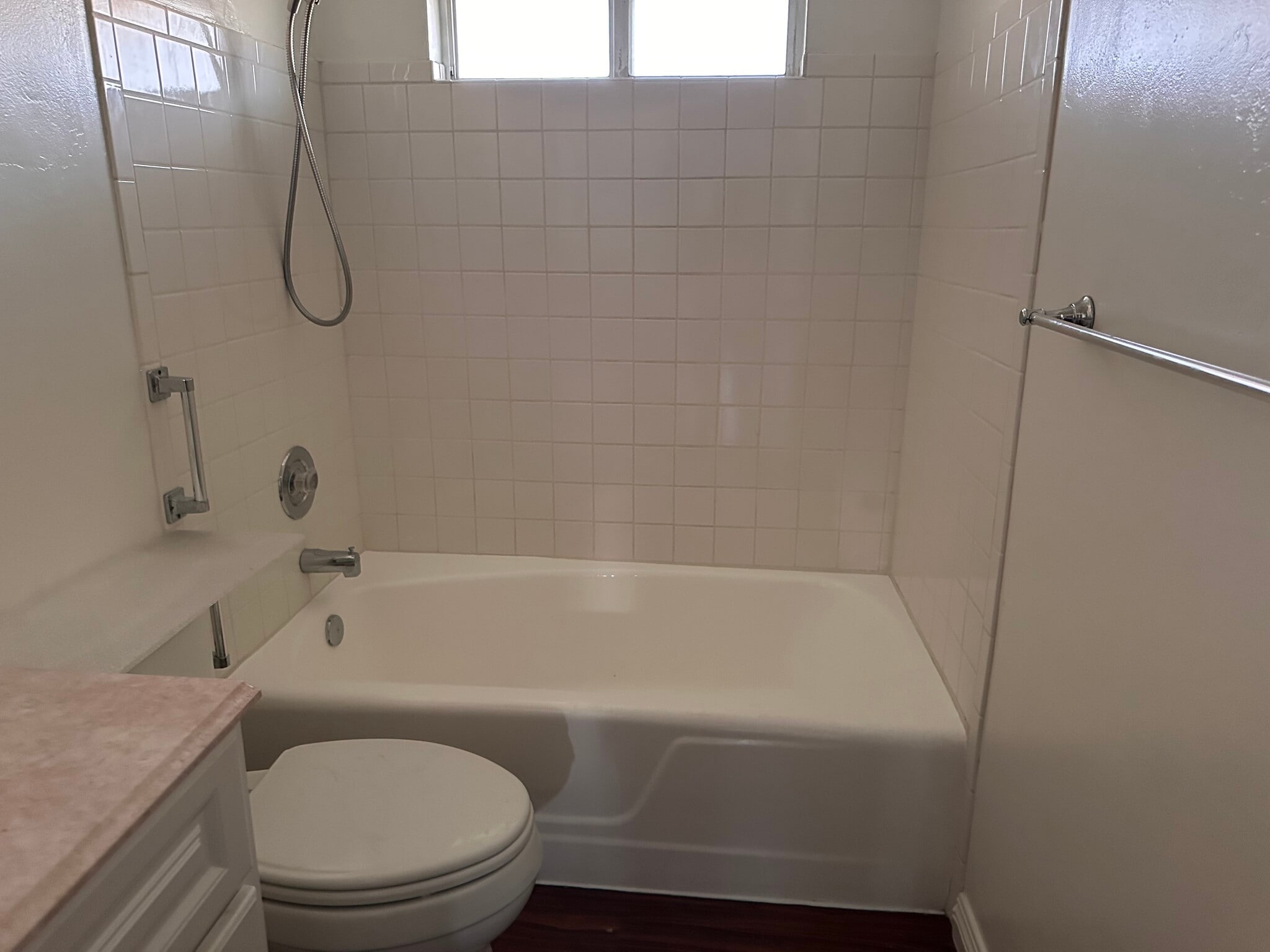 Guest Bathroom - 961 La Bonita Dr