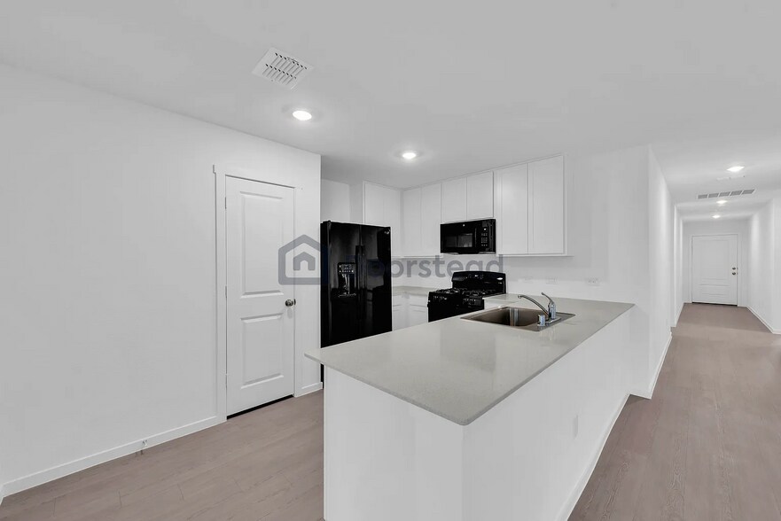 Building Photo - 3012 Yellow Pine Ave