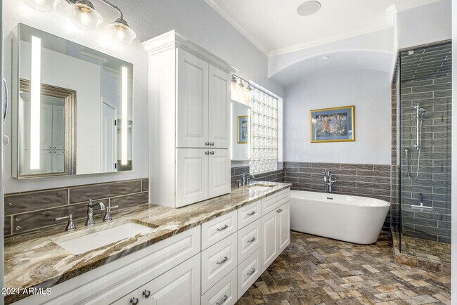 Building Photo - 10912 E Butherus Dr