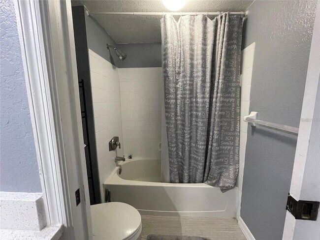 Building Photo - 13905 Fairway Island Dr