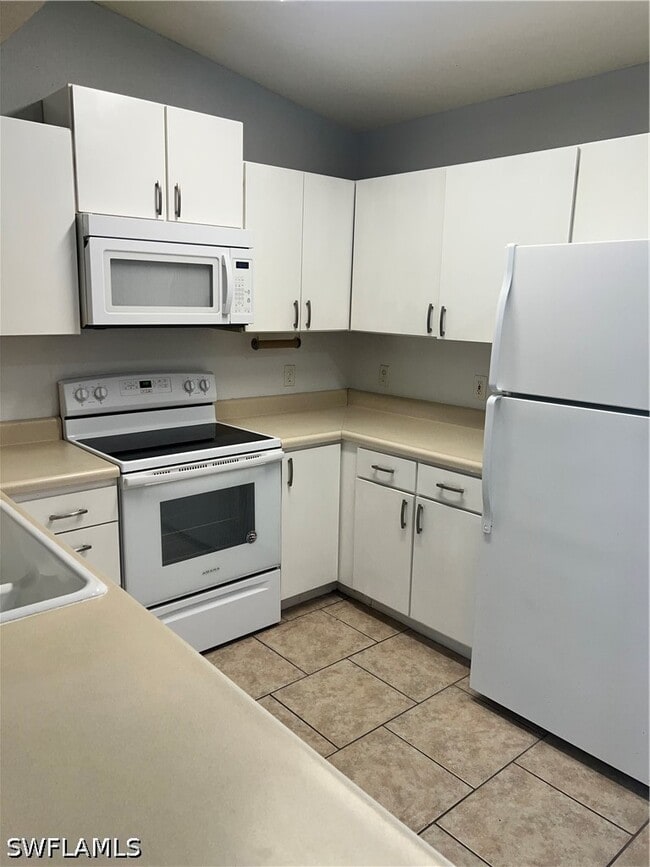 Building Photo - 8271 Key Royal Cir