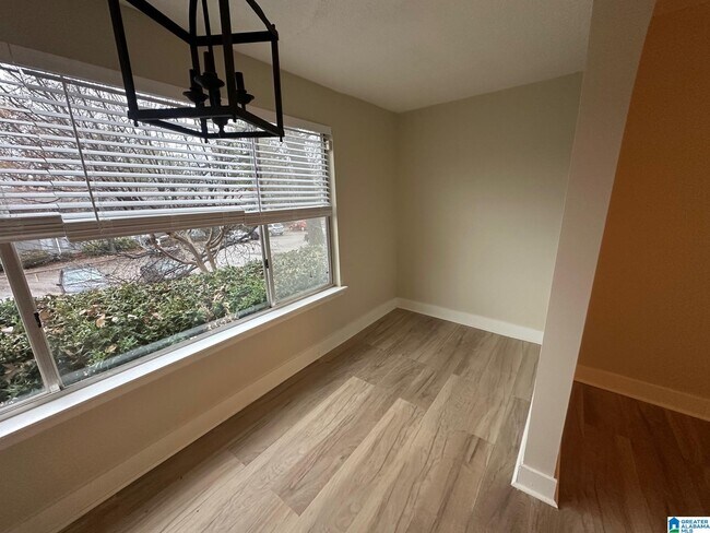 Building Photo - 412 Skyview Dr