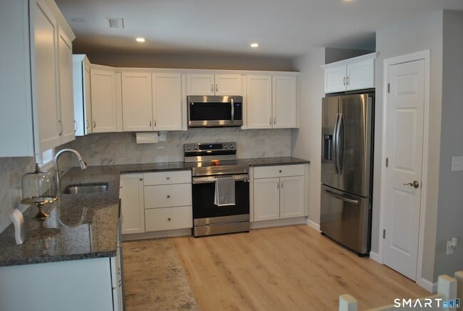 Building Photo - 3 Bostwick Pl