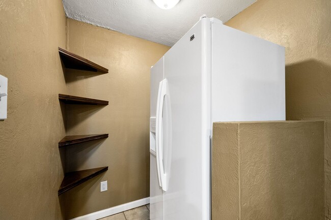 Building Photo - Cozy 1 Bedroom in McKeesport available May...