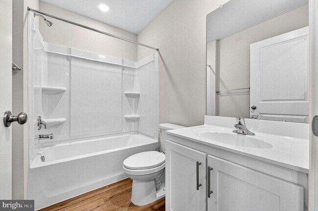 Building Photo - 157 Essex Dr