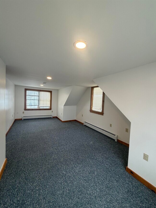 Building Photo - 211 Main St