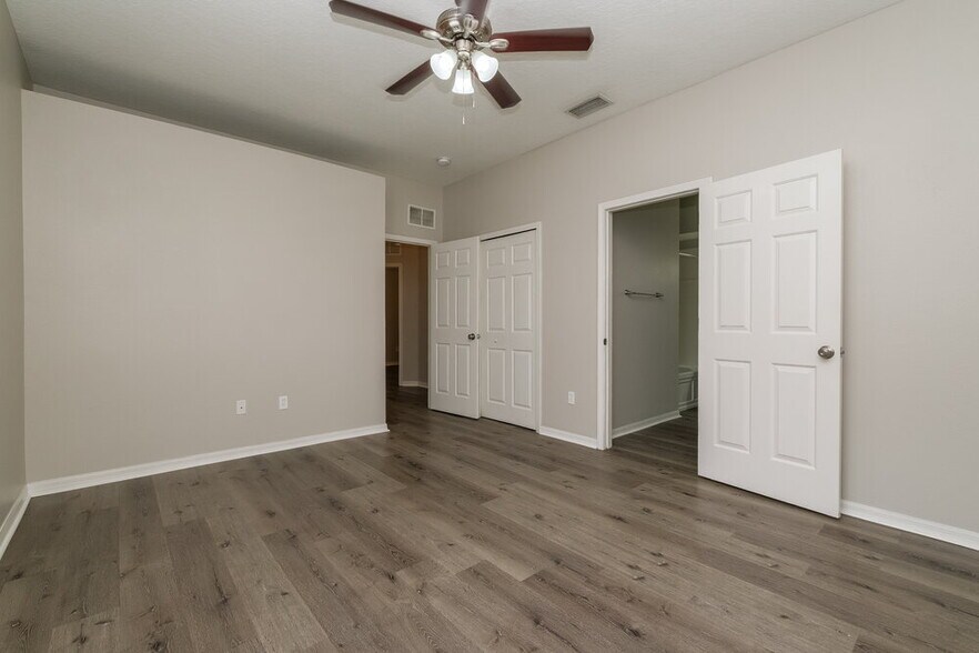 Building Photo - 6637 Cambridge Park Dr
