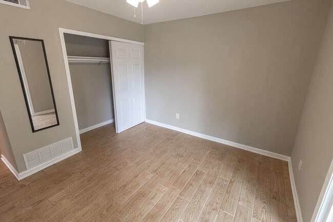 Building Photo - 105 N Garth Ave