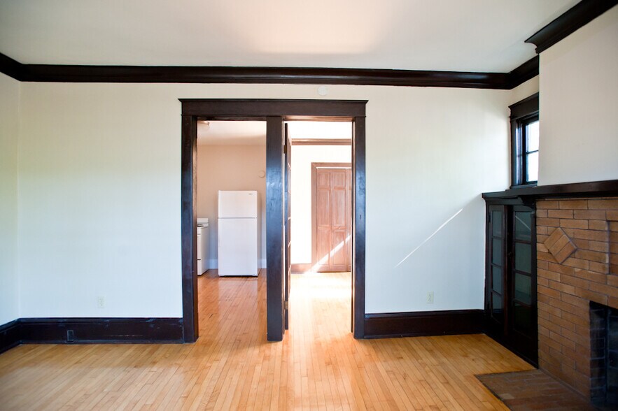 Building Photo - 1802 E Linnwood Ave