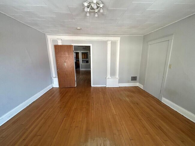 Building Photo - 110 S Blair St