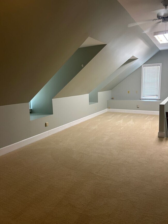 Building Photo - 921 Vestavia Woods Dr