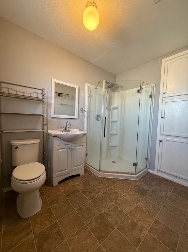 Building Photo - Well Maintained 3bd/2ba Home With Large Bonus Room