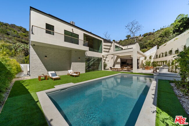 Building Photo - 10950 Verano Rd