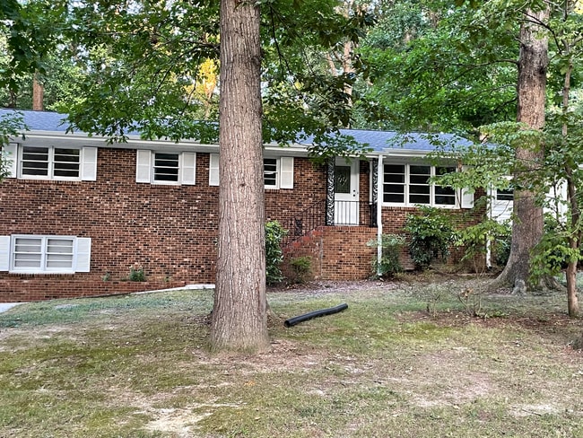 Building Photo - 2112 Kilburn Rd