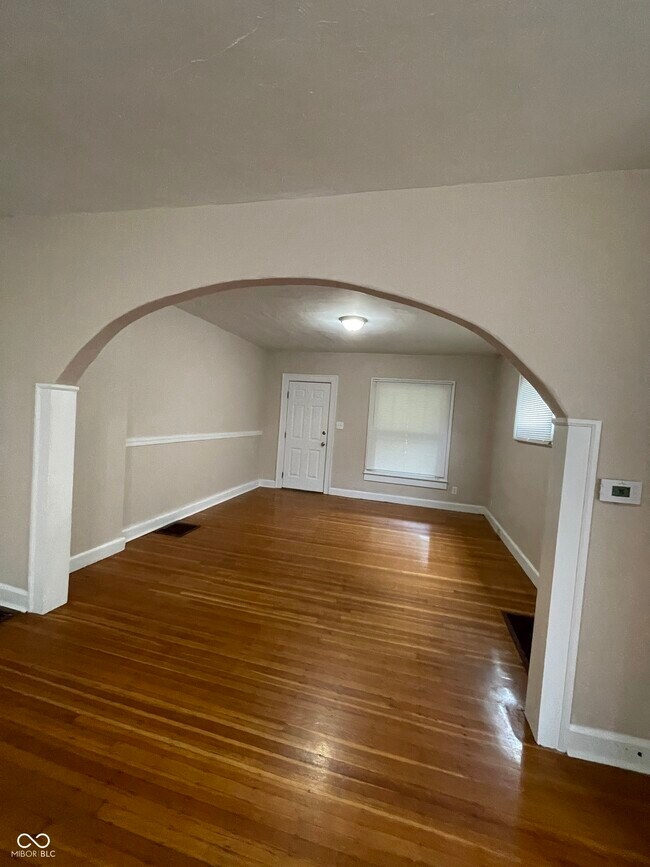 Building Photo - 815 N Riley Ave