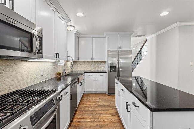 Building Photo - 4702 Rosedale Ave