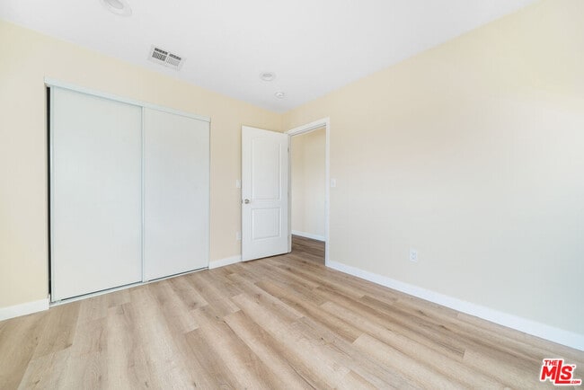 Building Photo - 1002 E 33rd St