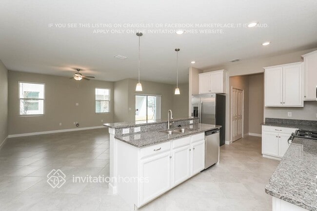 Building Photo - 2889 Coach Manors Way