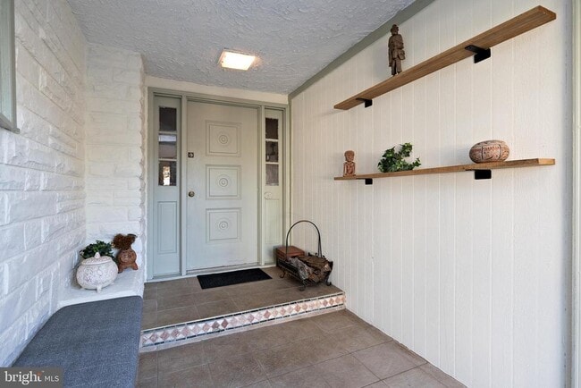 Building Photo - 46 Roosevelt Ave