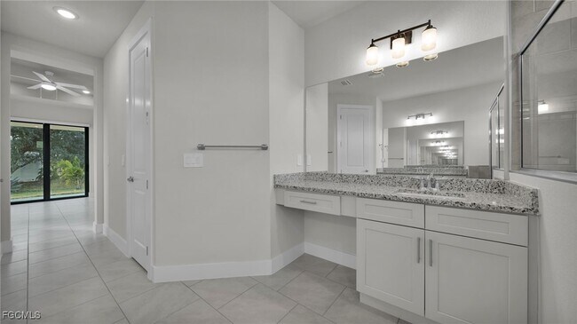 Building Photo - 1704 NW 38th Ave