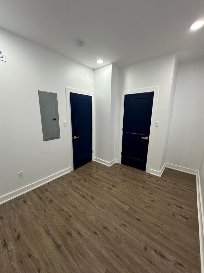 Building Photo - Newly renovated 2 bedroom apartment, Second floor. Section 8 approved