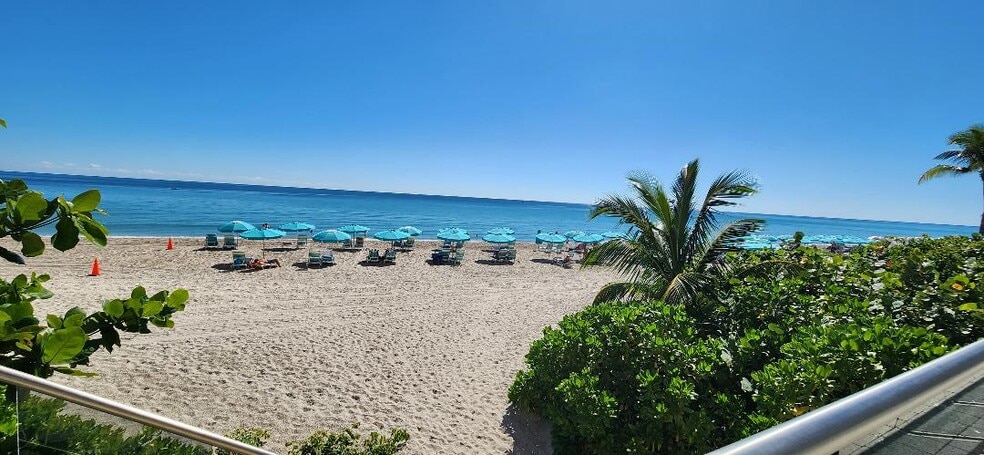 lounge beach charis - 2501 S Ocean Dr