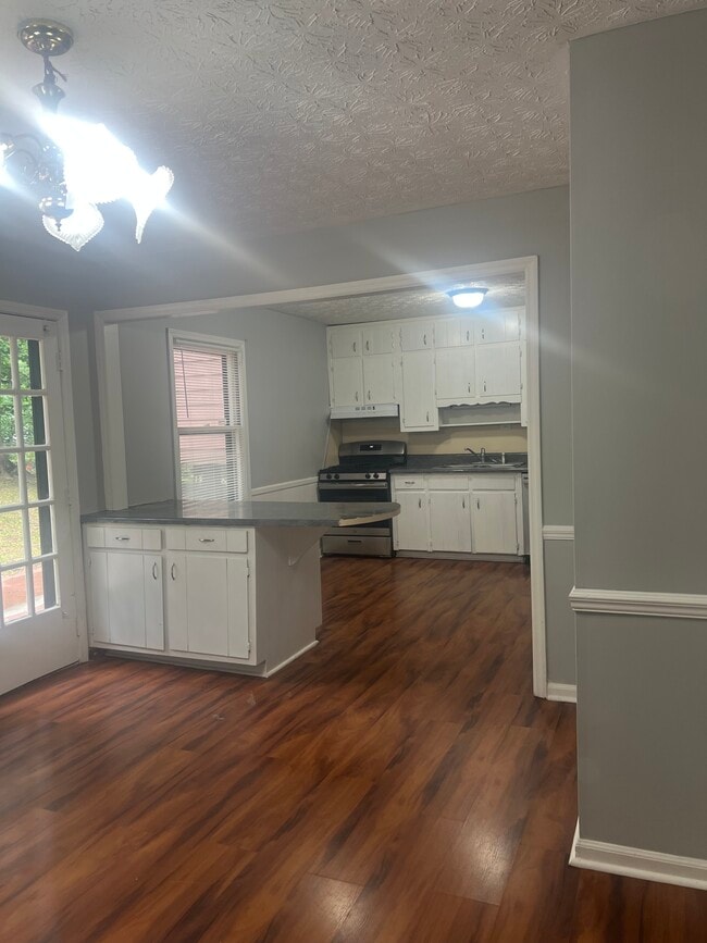 Building Photo - 1675 Oak Ridge Way NW