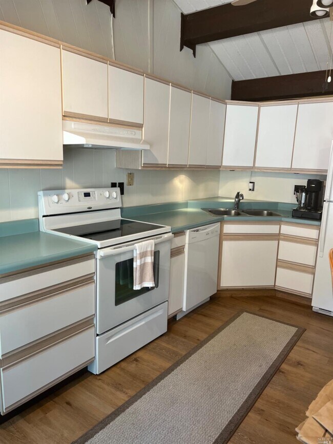 Building Photo - 702 College Dr