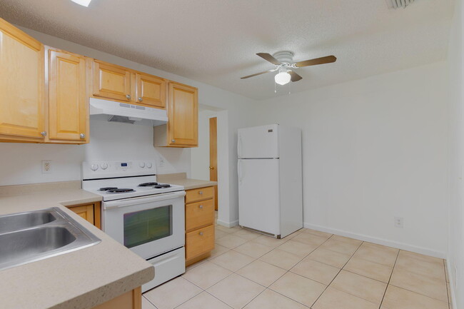 Building Photo - 4943 SE Flounder Ave