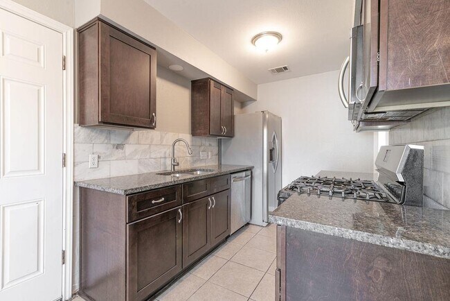 Building Photo - 1810 Nicole Cir