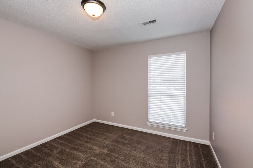 Building Photo - 6502 Woodthrush Dr