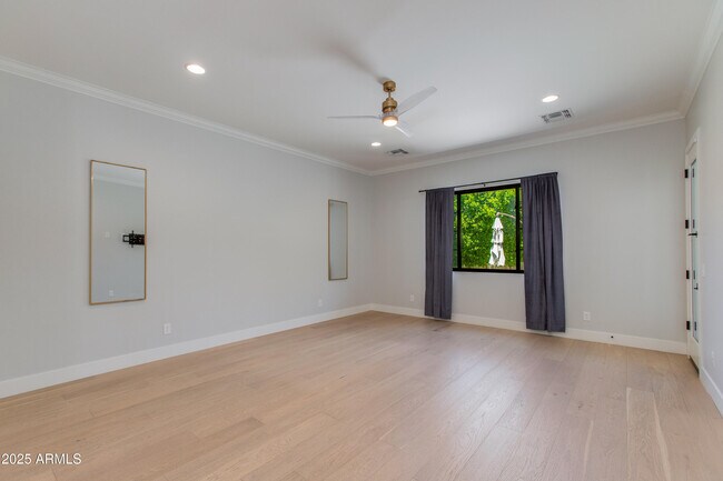 Building Photo - 3802 E Highland Ave