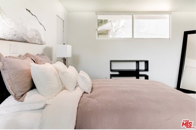 Building Photo - 5470 Katherine Ave