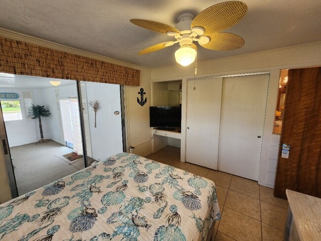 Building Photo - 2006 Hill St