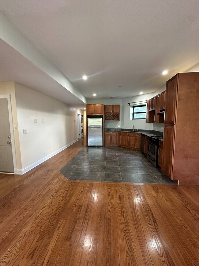 Building Photo - 4336 S Indiana Ave