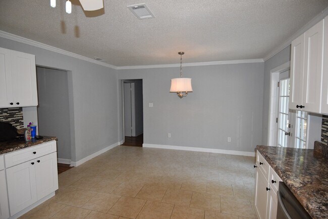 Building Photo - House for Rent