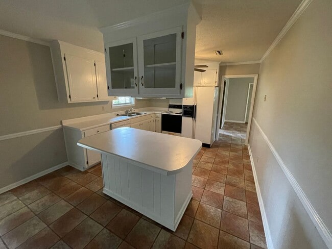 Building Photo - Shadows Acres.. New Flooring..New Paint.....